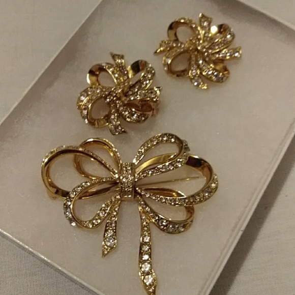 Vintage Avon Bow Brooch and Earring Set - Picture 1 of 5